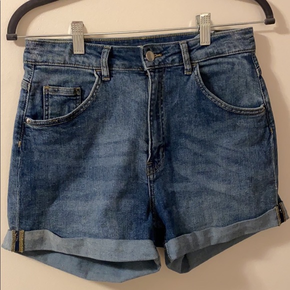 Shorts - Picture 2 of 4